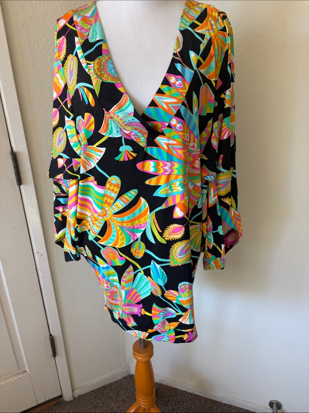 Trina Turk Vibrant Black Multicolor Floral Print V-Neck Dress/Cover up